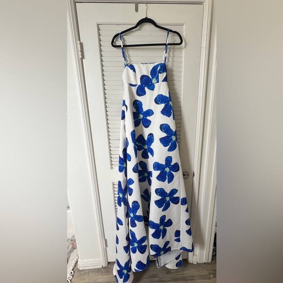 Sau Lee Lucia Maxi Dress in White and Blue Floral Print - Picture 8 of 16